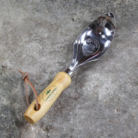 POTTING SCOOP