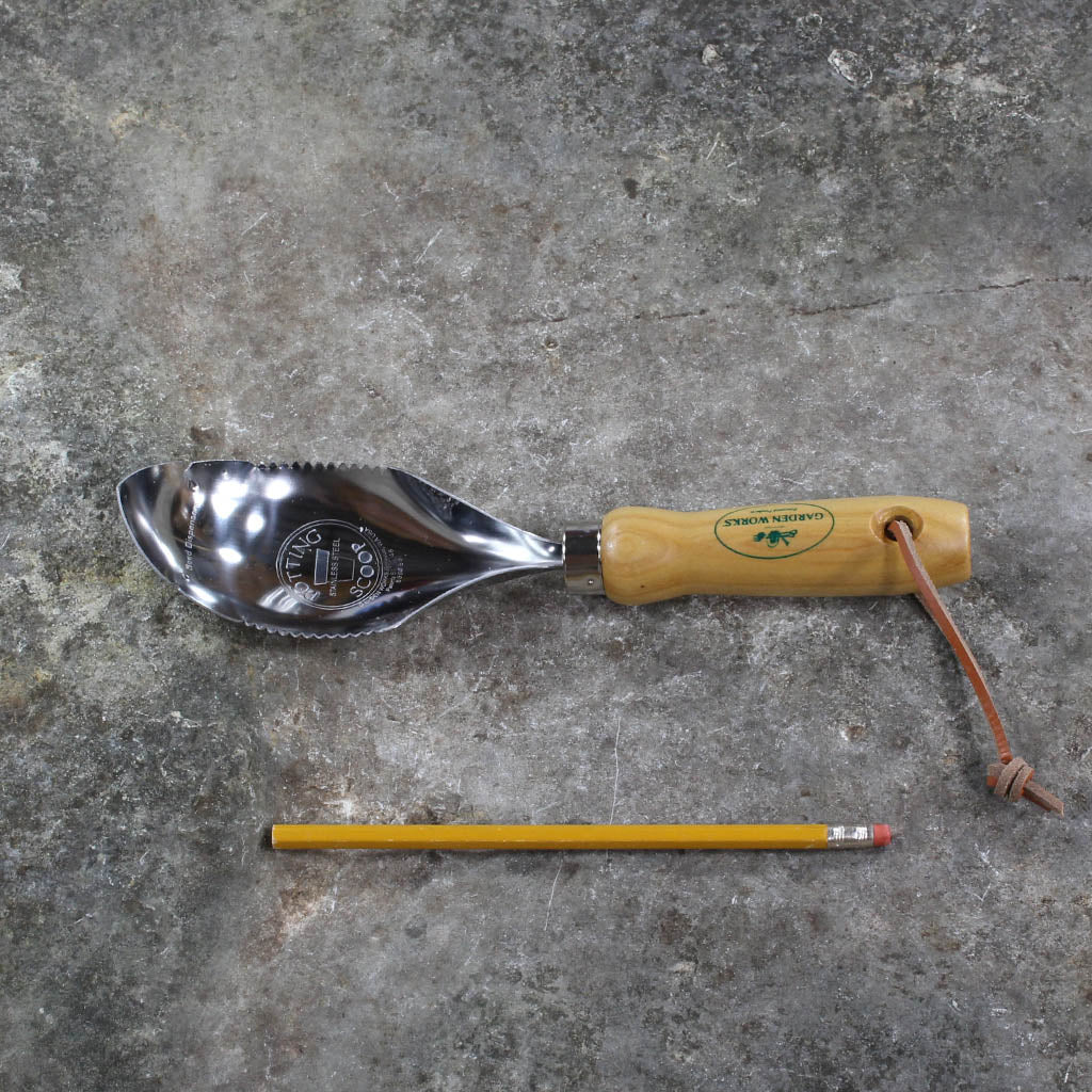 POTTING SCOOP